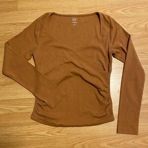 Faux wrap long sleeve tee medium burnt orange v neck Gap modern tee
